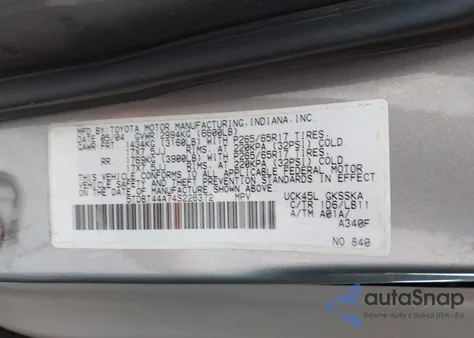 2004 Toyota Sequoia Sr5 V8 z USA, uszkodzony, nr VIN 5TDBT44A74S226372